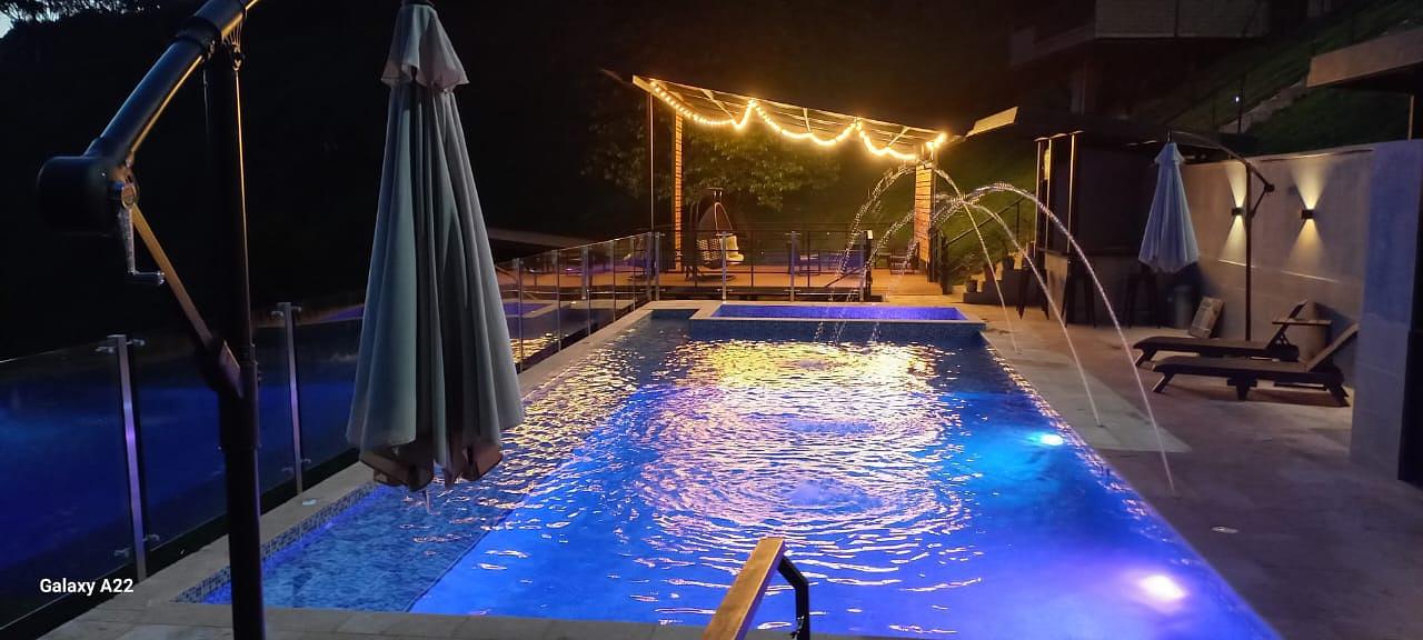 Piscinas & Jacuzzis 